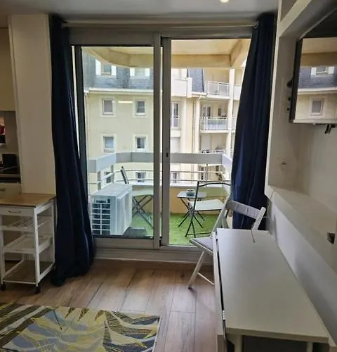 Elegant Studio, 2-4 People, Wifi, Pool, Parking