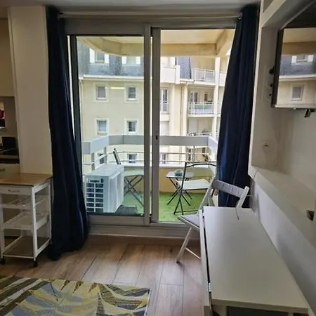 Elegant Studio, 2-4 People, Wifi, Pool, Parking