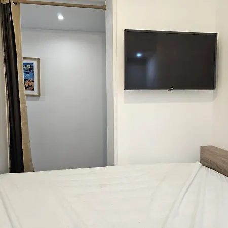 Elegant Studio, 2-4 People, Wifi, Pool, Parking