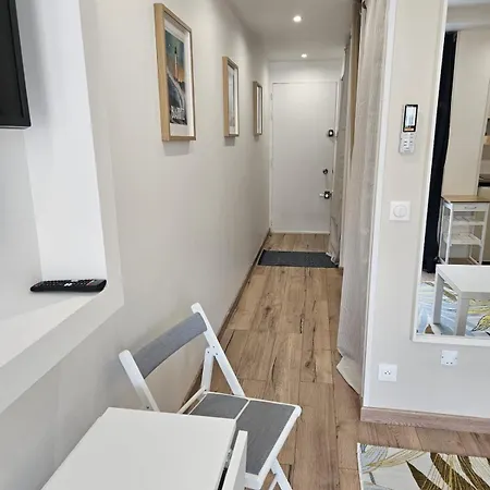 Apartment Elegant Studio, 2-4 People, Wifi, Pool, Parking