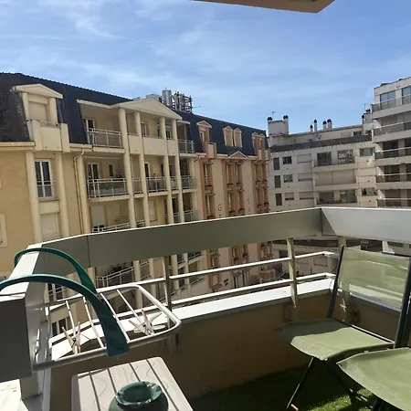 Apartment Elegant Studio, 2-4 People, Wifi, Pool, Parking