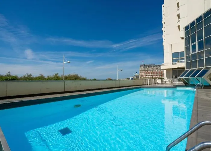 Elegant Studio, 2-4 People, Wifi, Pool, Parking Apartman